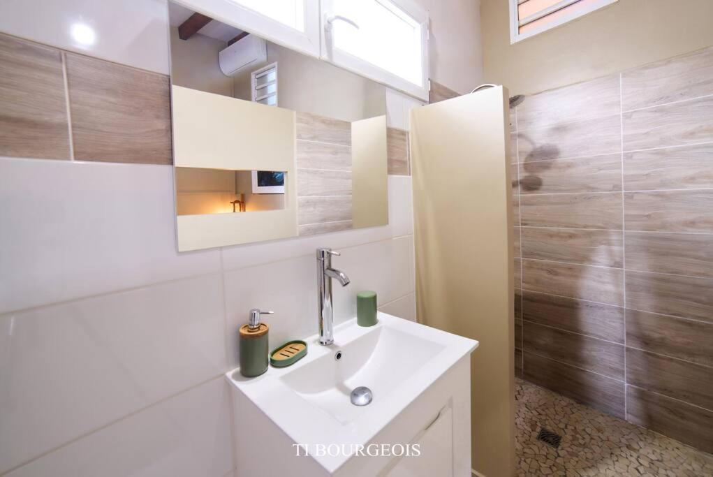 Le Ti Bourgeois Apartment Riviere-Salee Bagian luar foto